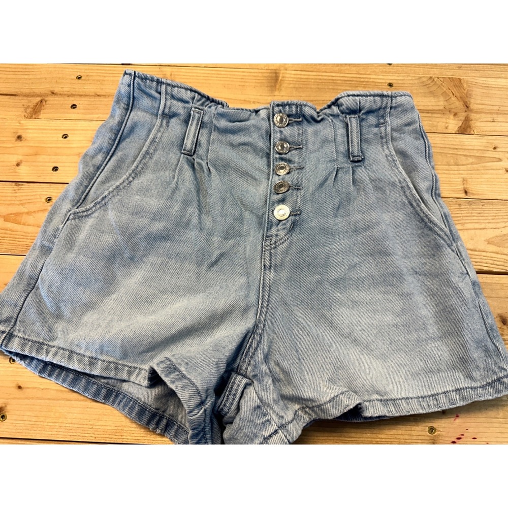 American Eagle Mom Shorts Light Wash Denim Button Fly Paperbag Waist Size 4